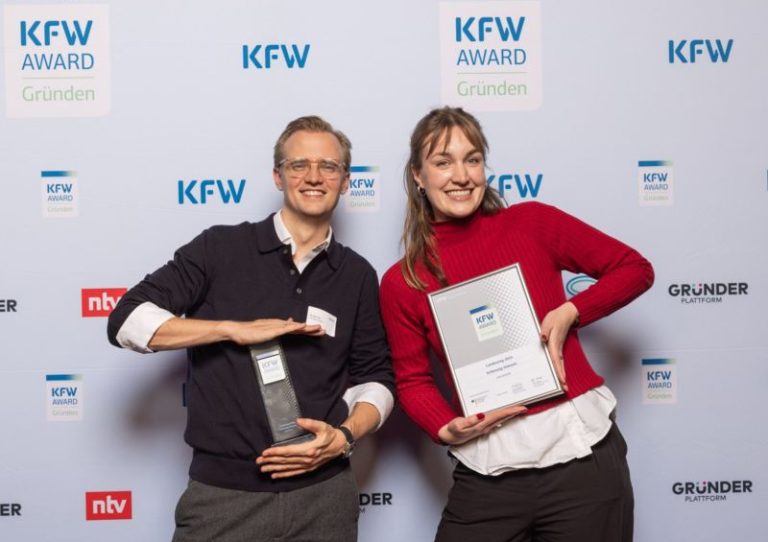 encentive CEO Nicolàs Juhl und Tess Höke beim KfW Award Gründen